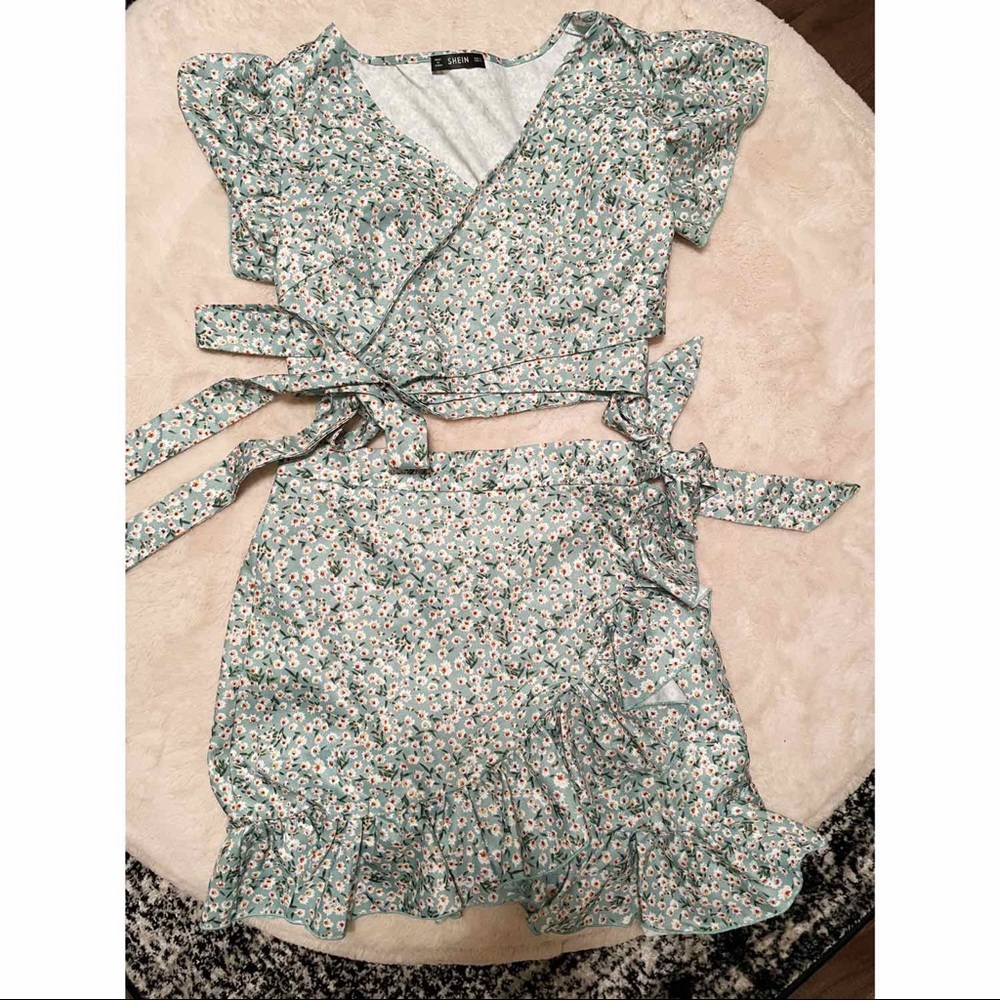 Two Peice set! Green floral